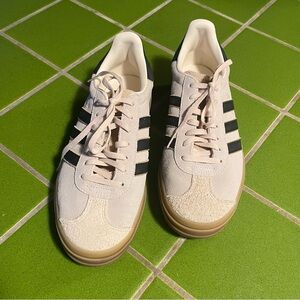 GAZELLE BOLD SHOES - Cream White / Core Black / Sand Strat